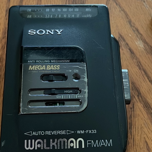 Vintage Sony Walkman WM FX33 Am/FM radio cassette player - Picture 7 of 8